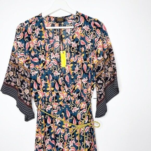 ALEXIA ADMORA Short Kimono Wrap Dress  - Picture 2 of 11